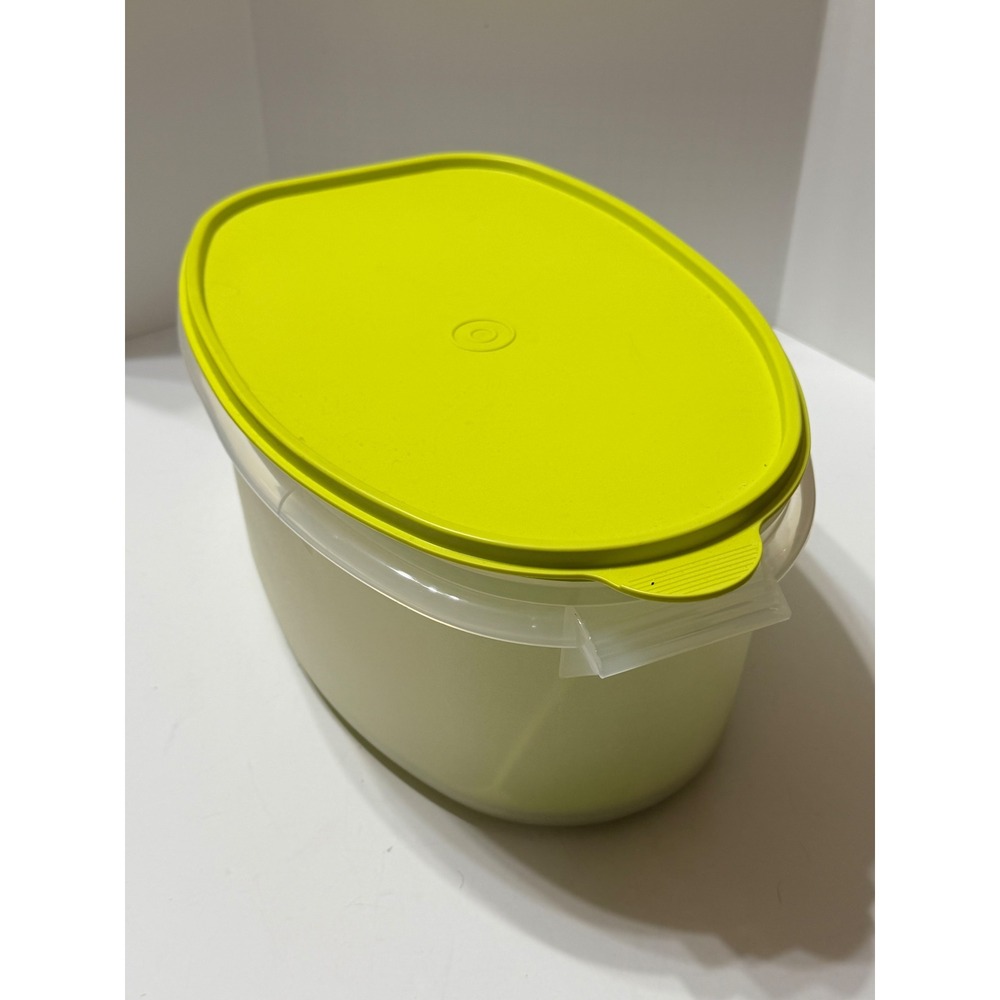 Tupperware FridgeSmart Large Oval Container Lime Green Venting Produce Keeper